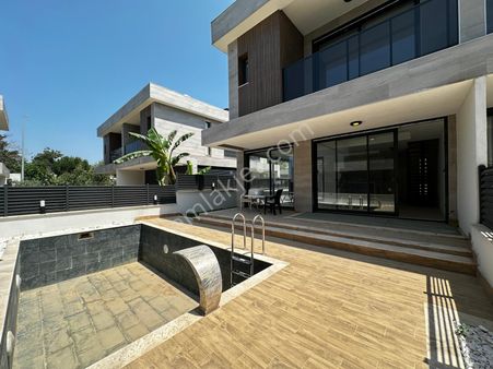 Kuşadası Denize Yürüme Mesafesinde Sıfır Özel Havuzlu 5+1