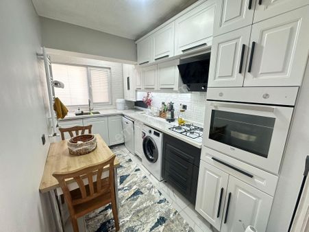 19 Mayıs Mahallesinde 3+1 Orta Katta Ön Cephe Lüx Yapılı !!!!