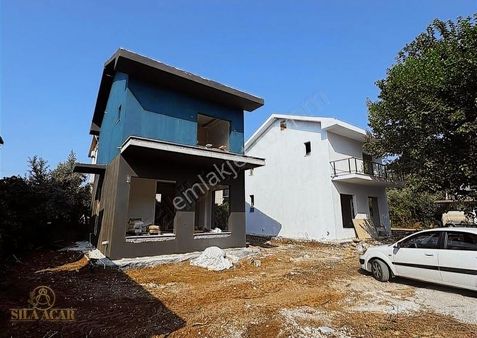 Sıla Acar'dan Çiftlik Mahallesinde 4+1 Havuzlu Satılık Villa