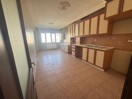 Beylikdüzü Adnan Kahveci Mahallesinde 3+1 180m2 Satılık Daire