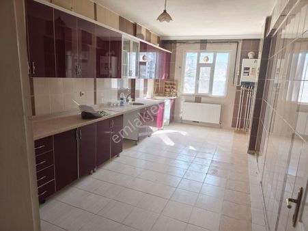 Şehir Merkezinde Eski Emniyet Caddesinde Kiralık 3+1 Daire