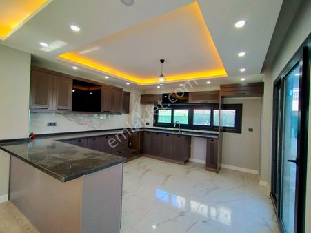 Remax'tan Hekimköy'de Yerden Isıtmalı 2 Adet 5+1 Triblex Villa