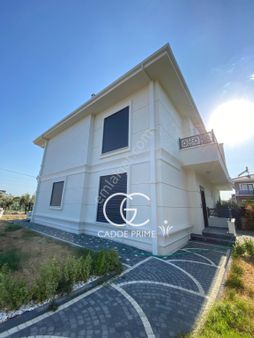 Cadde'den Zeytinli'de Bahçeli Sıfır 4+1 Lüx Tasarım Villa