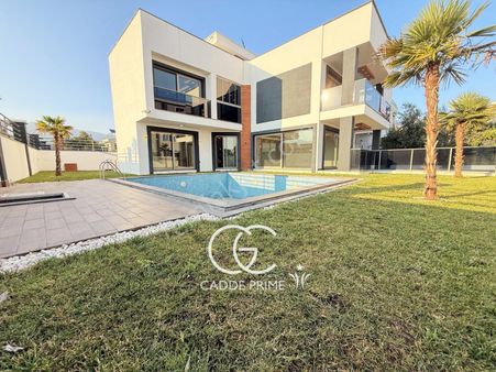 Yetki Cadde'den Havuzlu Deniz Ve Dağ Manzaralı Akıllı Villa