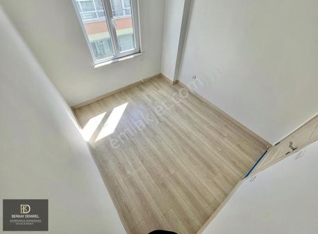 Berkay Demirel'den Akçayda Ayrı Mutfak Cam Balkonlu 2+1 Daire