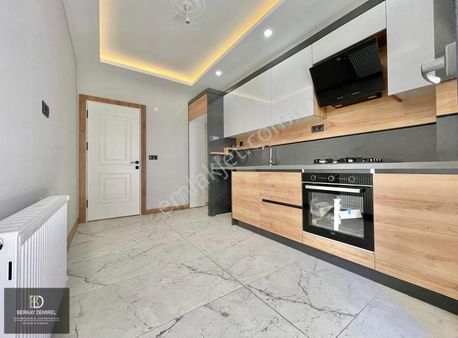 Berkay Demirel'den Altınkumda Sıfır Ayrı Mutfak 2+1 Daire