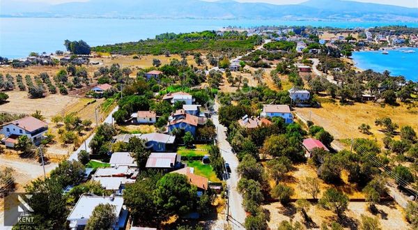 Urla Özbek Satılık Yazlık Her İki Tarafı Deniz Yazlık Ve Arsası
