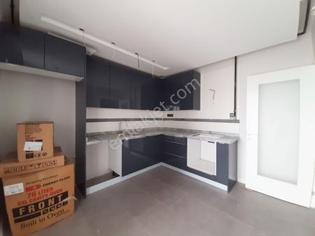 Ali Bozdoğan Bulvar Üzeri Yeni Bina'da Açık Kapalı Otoparklı Kapalı Mutfaklı Alternatifsiz Fırsat