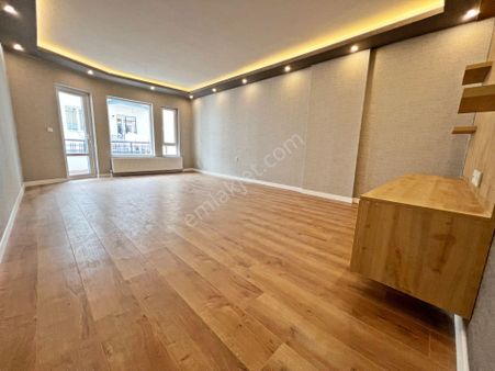 Aşağı Eğlence Mah. Şehir Hast. Yakını 1.kat Mega Lüx Yapılı 3+1 Bağımsız Salon Ebeveyn Banyolu