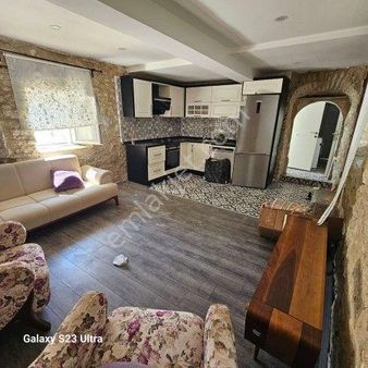 Çeşmede Merkezi Konumda 1+1 Satılık Daire