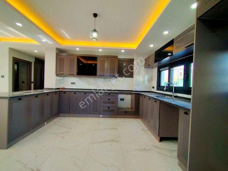 Remax Tropik'ten Hekimköy'de Yerden Isıtmalı 5+1 Triblex Villa