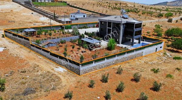 Budak'da Beş Yıldızlı Otel Konforunda Satılık Triplex 6+2 Villa