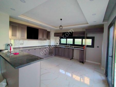 Remax Tropik'ten Hekimköy'de Yerden Isıtmalı 5+1 Triblex Villa