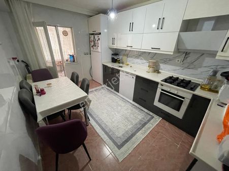 Kafkas Mahallesi'nde Cadde Üzerinde 3+1 Daire!