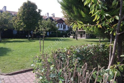 Küçükçekmece Halkalı Ölçükent Sitesi 4+1 Satılık Tripleks Villa