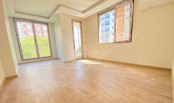 Bostancı'da Balkonlu Otoparklı Ayrı Mutfaklı Ön Cephe Sıfır 2+1!