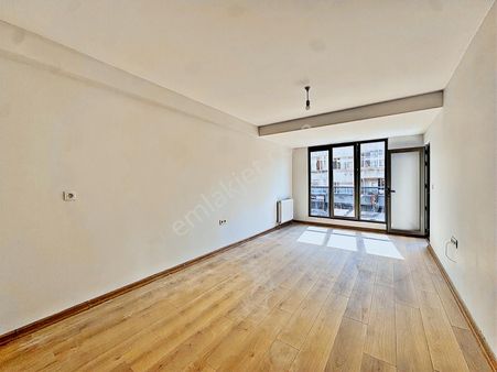 Yatırım'dan Bostancı'daayrı Mutfak Ve Balkonlu Sıfır Katta Ön1+1