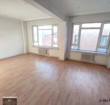 1 Haftalığına İndirim!sakarya 1 Cd.ana Cadde Üzeri Bina 2+1 105 M2