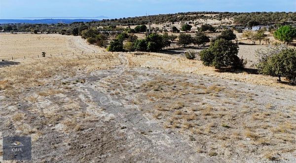 Ezine Aladağ Köyünde Deniz Manzaralı Satılık İmarlı Arsa