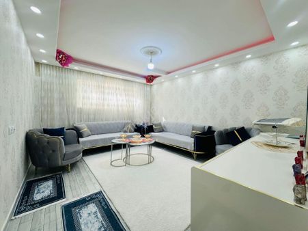 Karapürçek'te Semt Polikliniği Yakınında Asansörlü Ebeveyn Banyolu Full Yapılı 3+1 Satılık Daire !!