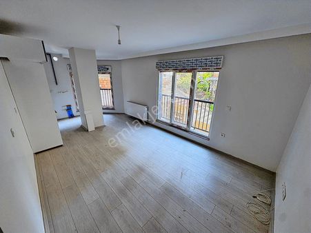 Yatırım'dan Altıntepe'de Minibüse Yakın Konforlu Katta Sıfır2+1