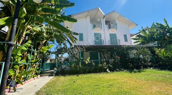 Kuşadası Soğucak'ta Satılık Havuzlu 4+1 Tripleks Villa