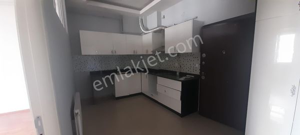 Karataş Merkezde Satılık 2 Oda Ayrı Mutfak Krediye Uygun