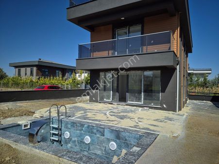 Delux'den Atatürk'te Mükemmel Konumda Müstakil Havuzlu Villa