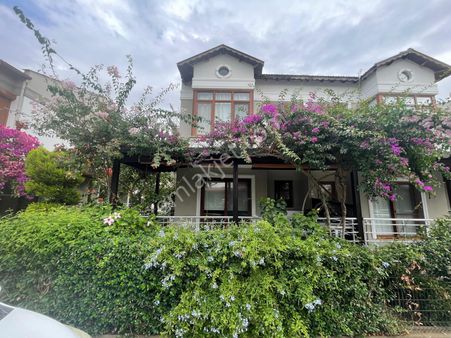 Rota Emlaktan Gümüldür'de Denize Sıfır Site İçerisinde 2+1 Villa