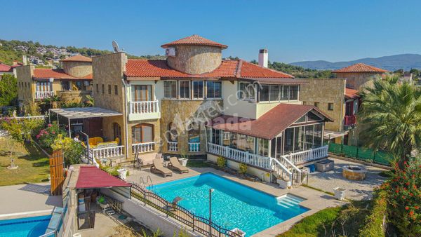 Kuşadası Soğucak'ta Özel Tasarımlı, Deniz Manzaralı Villa
