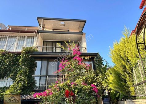 Kuşadası Kadınlar Denizi Mah. 4+2 Satılık Villa