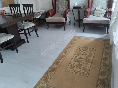 Bakırköy Y.mah Marmaraya İki Sok Semt Pazarına Bir Sk Mesafe Ara Kat Salonu 25 M2 Olan 2+1 95