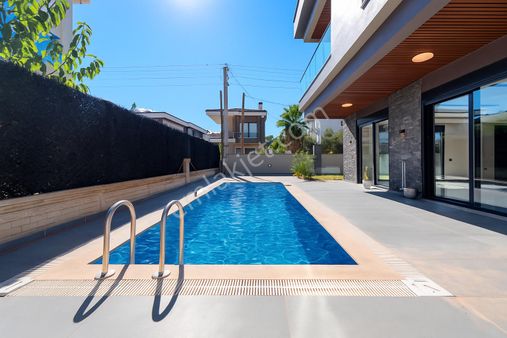 Yeşilbayırda İskanlı, Modern Mimarili Ultra Lüks 4+1 Villa