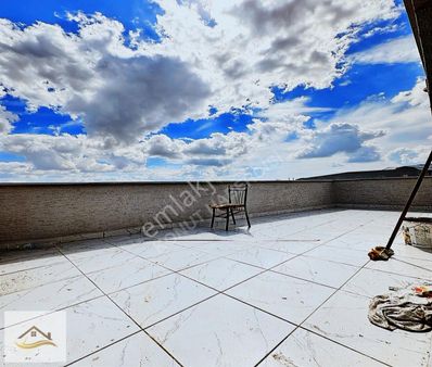 Konut Habercisinden Manzaralı Ulaşıma Yakın Dubleks Daire !!!