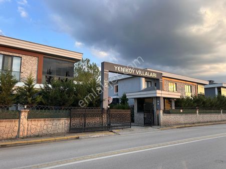 Başiskele Yeniköy Villaları Sitesinde 4+1 Satılık Villa