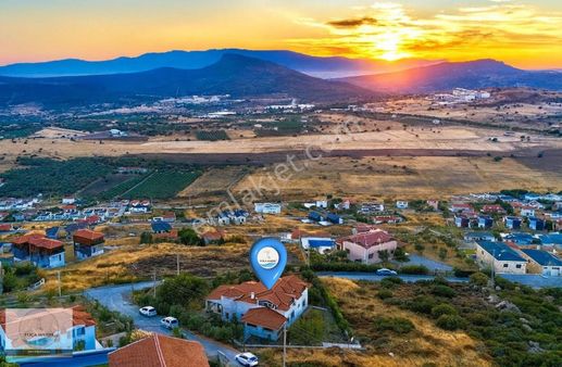 Foçaköy'de Geniş Bahçeli- Tam Müstakil Deniz Manzaralı Villa