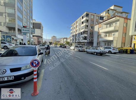 İlhanlıda Terminal Yolu Güzel Konumda Satılık 3+1 Daire