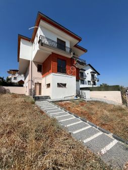 Çınarlı Mah .3 Katlı Ultralüks Cazip Villa 5+1