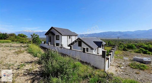 Re/max Dem'den Yalnızbağ'da Satılık Erzincan Manzaralı Villa
