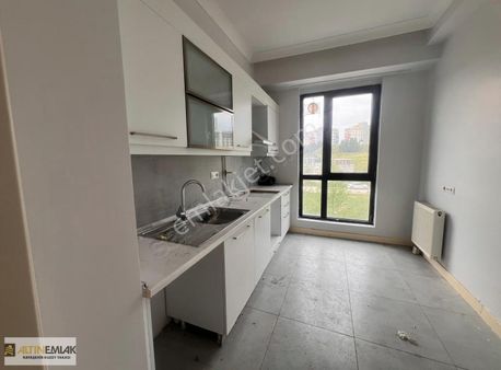 Emlak Konut Başakşehir Evleri 4.kısım Okula Yakın 6.10.25de Boş