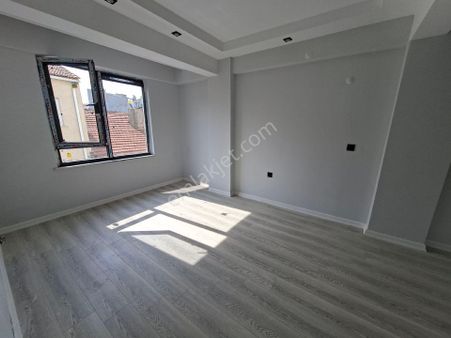 *genç Grup* Sütlüce Mah.yerden Isıtma Köşe Konumda 1+1 Daire