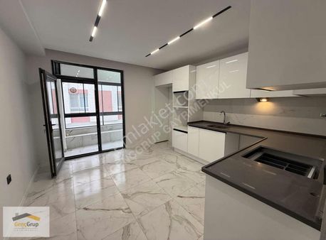 *genç Grup* İskanlı,özel Garaj'lı,cadde Üzeri,giyinme Odalı 3+1.