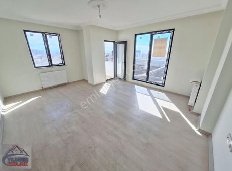 Çayırova Özgürlük Mahallesi 4+1 Üst Dubleks İskanlı K.otoparkli