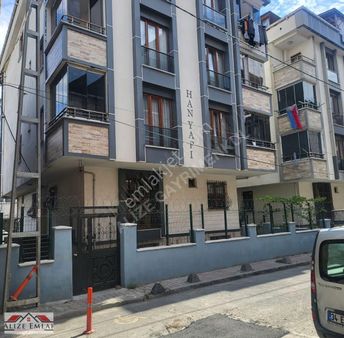 Alizeden Halkali Meydanda Yuksek Giriş Yeni Bina