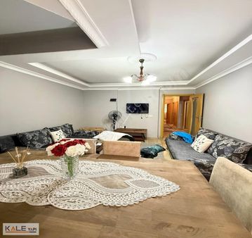 Bahçeşehir Lokasyonunda 2+1 Satılık Bahçe Katı