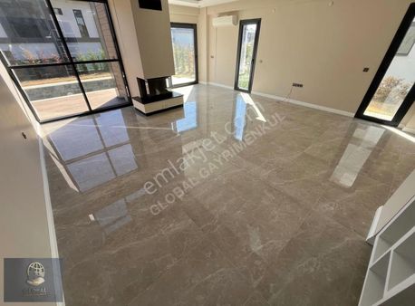 Önerler Site İçinde Müstakil Havuzlu 4+1 Villa