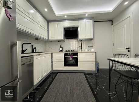 Demirler'den Çakmak'ta Merkezi Konumda 125 M2 3+1 Satılık Daire