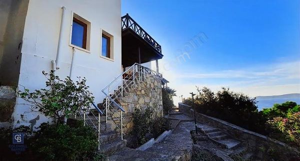 Bodrum Gümüşlük Site İçinde Deniz Manzaralı Satılık Villa
