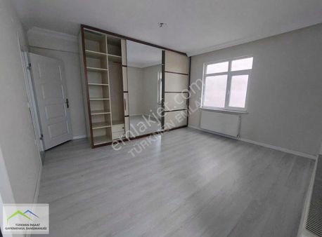 Türkmen Emlaktan Üç Balkonlu Satılık 2+1 Boş Daire