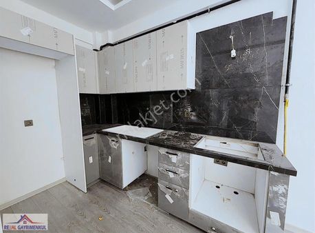 Real Gayrimenkul'den Barbaros'da 1+1 Daire